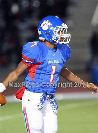 Thumbnail 2 in Trinity vs. Duncanville ( 5A Division 1 Bi-District Playoff ) photogallery.