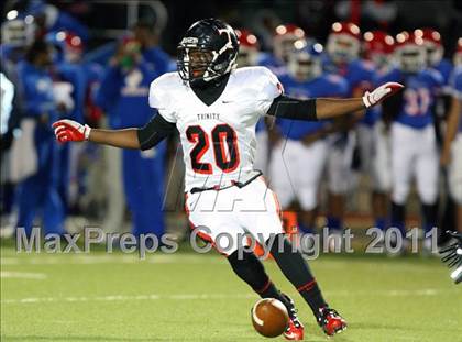 Thumbnail 2 in Trinity vs. Duncanville ( 5A Division 1 Bi-District Playoff ) photogallery.