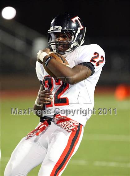 Thumbnail 2 in Trinity vs. Duncanville ( 5A Division 1 Bi-District Playoff ) photogallery.