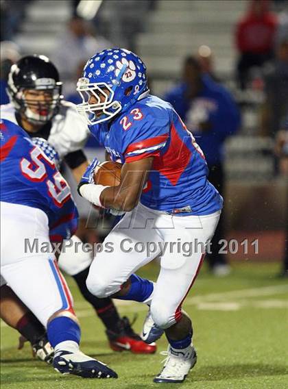 Thumbnail 2 in Trinity vs. Duncanville ( 5A Division 1 Bi-District Playoff ) photogallery.