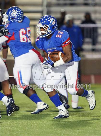 Thumbnail 1 in Trinity vs. Duncanville ( 5A Division 1 Bi-District Playoff ) photogallery.