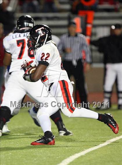 Thumbnail 3 in Trinity vs. Duncanville ( 5A Division 1 Bi-District Playoff ) photogallery.