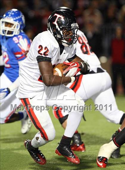 Thumbnail 2 in Trinity vs. Duncanville ( 5A Division 1 Bi-District Playoff ) photogallery.