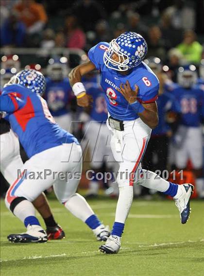 Thumbnail 1 in Trinity vs. Duncanville ( 5A Division 1 Bi-District Playoff ) photogallery.
