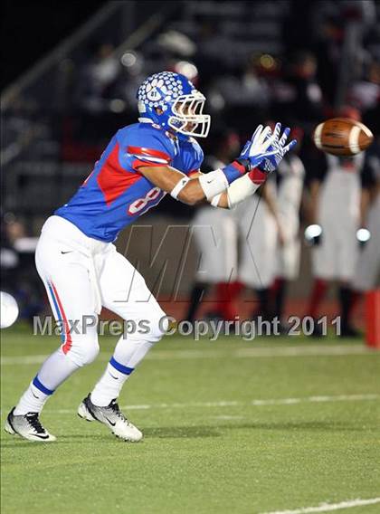 Thumbnail 1 in Trinity vs. Duncanville ( 5A Division 1 Bi-District Playoff ) photogallery.