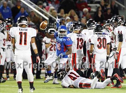 Thumbnail 2 in Trinity vs. Duncanville ( 5A Division 1 Bi-District Playoff ) photogallery.