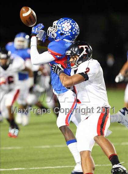 Thumbnail 1 in Trinity vs. Duncanville ( 5A Division 1 Bi-District Playoff ) photogallery.