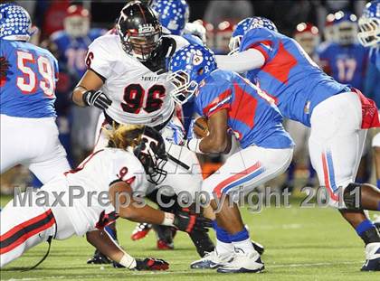 Thumbnail 2 in Trinity vs. Duncanville ( 5A Division 1 Bi-District Playoff ) photogallery.