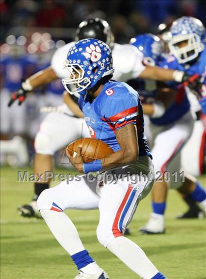 Thumbnail 1 in Trinity vs. Duncanville ( 5A Division 1 Bi-District Playoff ) photogallery.