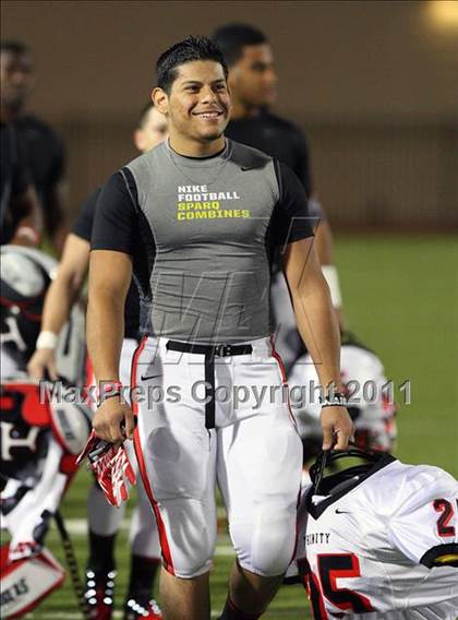 Thumbnail 3 in Trinity vs. Duncanville ( 5A Division 1 Bi-District Playoff ) photogallery.