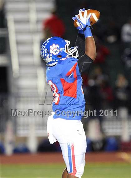 Thumbnail 1 in Trinity vs. Duncanville ( 5A Division 1 Bi-District Playoff ) photogallery.