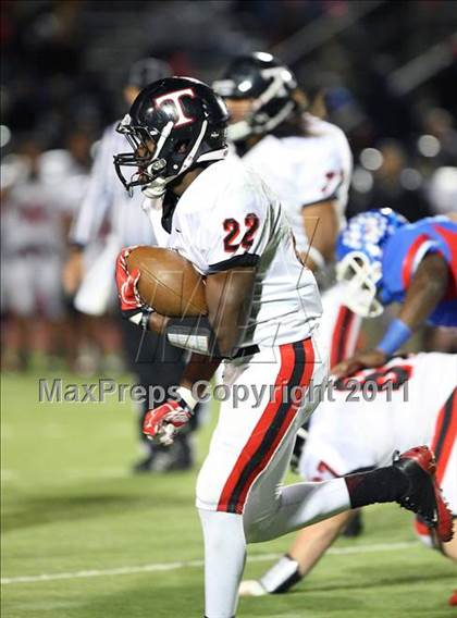 Thumbnail 3 in Trinity vs. Duncanville ( 5A Division 1 Bi-District Playoff ) photogallery.