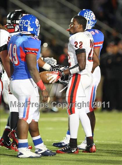 Thumbnail 1 in Trinity vs. Duncanville ( 5A Division 1 Bi-District Playoff ) photogallery.