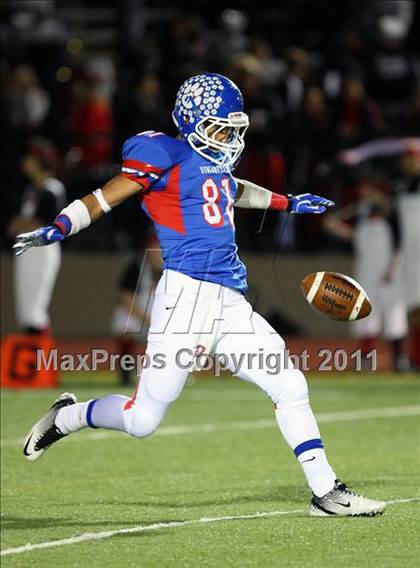 Thumbnail 2 in Trinity vs. Duncanville ( 5A Division 1 Bi-District Playoff ) photogallery.