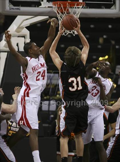 Thumbnail 3 in Ryle vs. Holmes (Ninth Region Tournament) photogallery.