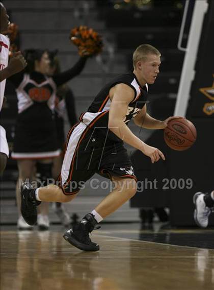 Thumbnail 3 in Ryle vs. Holmes (Ninth Region Tournament) photogallery.