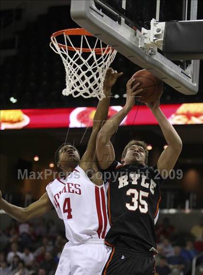 Thumbnail 3 in Ryle vs. Holmes (Ninth Region Tournament) photogallery.