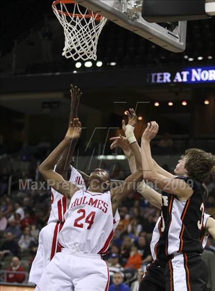 Thumbnail 3 in Ryle vs. Holmes (Ninth Region Tournament) photogallery.