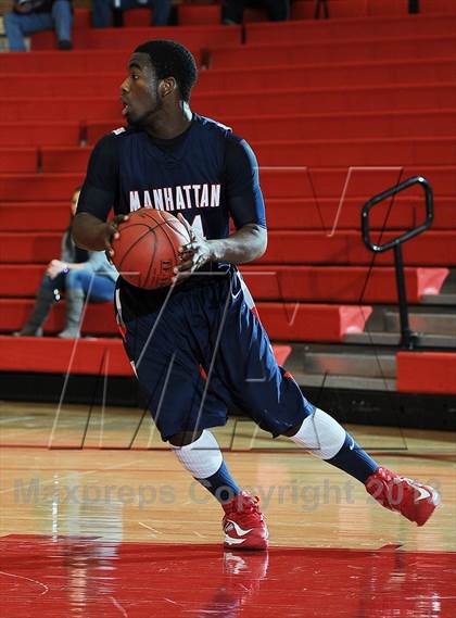 Thumbnail 2 in Maize vs. Manhattan (McPherson Invitational) photogallery.