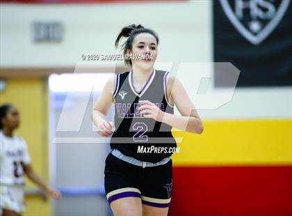 Thumbnail 1 in Valencia vs Oaks Christian photogallery.