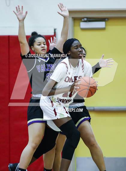 Thumbnail 3 in Valencia vs Oaks Christian photogallery.
