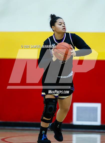 Thumbnail 2 in Valencia vs Oaks Christian photogallery.