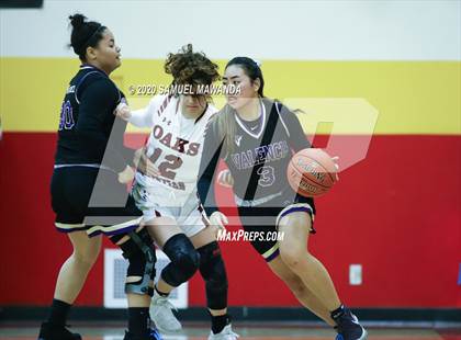 Thumbnail 2 in Valencia vs Oaks Christian photogallery.