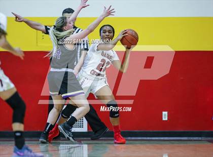 Thumbnail 1 in Valencia vs Oaks Christian photogallery.