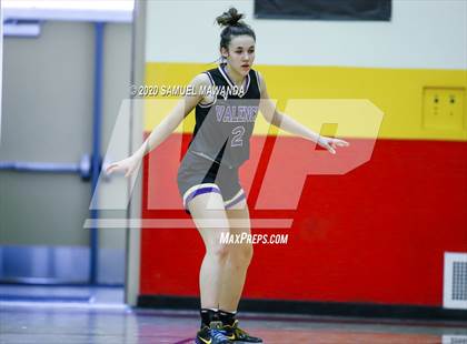Thumbnail 3 in Valencia vs Oaks Christian photogallery.