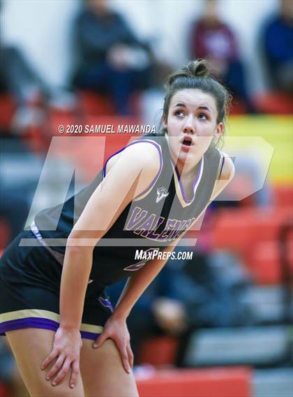 Thumbnail 1 in Valencia vs Oaks Christian photogallery.