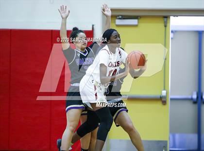 Thumbnail 1 in Valencia vs Oaks Christian photogallery.