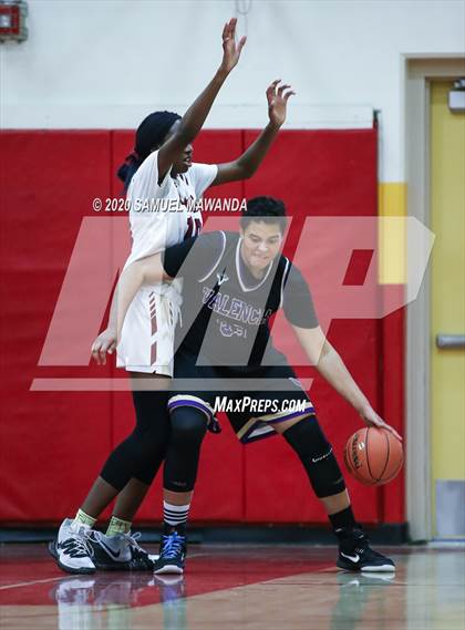 Thumbnail 1 in Valencia vs Oaks Christian photogallery.