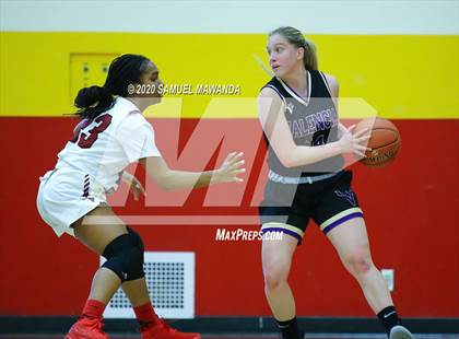 Thumbnail 1 in Valencia vs Oaks Christian photogallery.