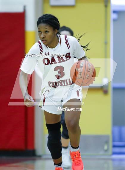 Thumbnail 1 in Valencia vs Oaks Christian photogallery.