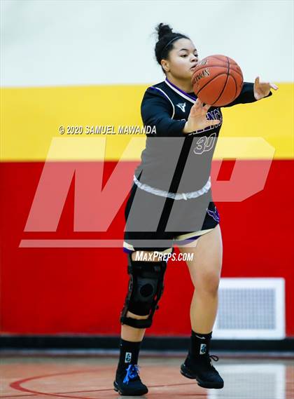 Thumbnail 3 in Valencia vs Oaks Christian photogallery.