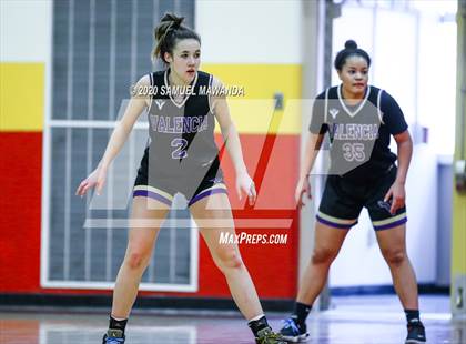 Thumbnail 1 in Valencia vs Oaks Christian photogallery.