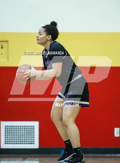 Thumbnail 1 in Valencia vs Oaks Christian photogallery.