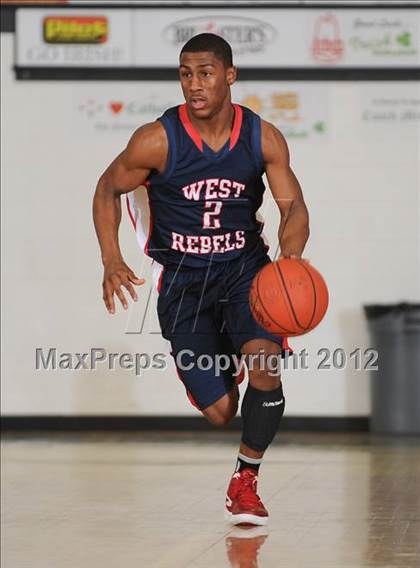 Thumbnail 3 in West vs. Livingston Academy (Knoxville Catholic Pilot Tournament) photogallery.