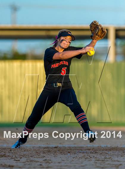 Thumbnail 1 in Medina Valley vs Leander (4A Regional Semifinal) photogallery.