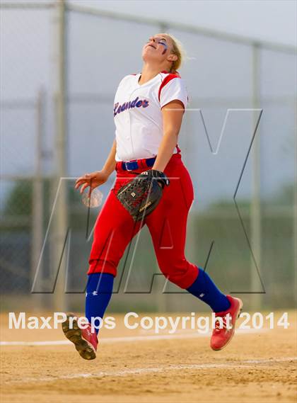 Thumbnail 3 in Medina Valley vs Leander (4A Regional Semifinal) photogallery.
