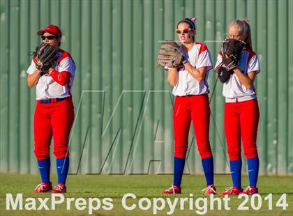 Thumbnail 2 in Medina Valley vs Leander (4A Regional Semifinal) photogallery.