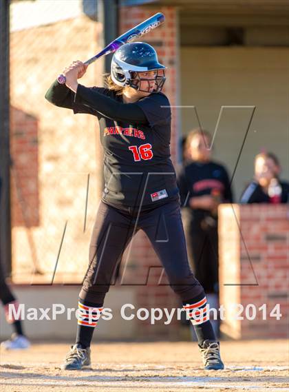 Thumbnail 2 in Medina Valley vs Leander (4A Regional Semifinal) photogallery.