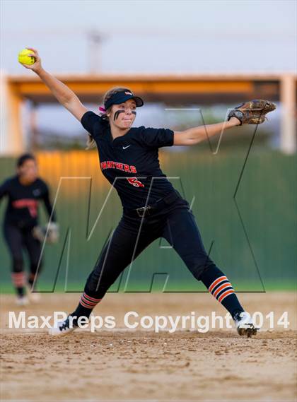 Thumbnail 3 in Medina Valley vs Leander (4A Regional Semifinal) photogallery.