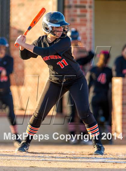Thumbnail 2 in Medina Valley vs Leander (4A Regional Semifinal) photogallery.