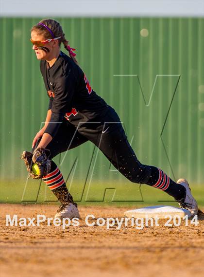 Thumbnail 3 in Medina Valley vs Leander (4A Regional Semifinal) photogallery.