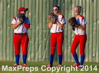 Thumbnail 2 in Medina Valley vs Leander (4A Regional Semifinal) photogallery.