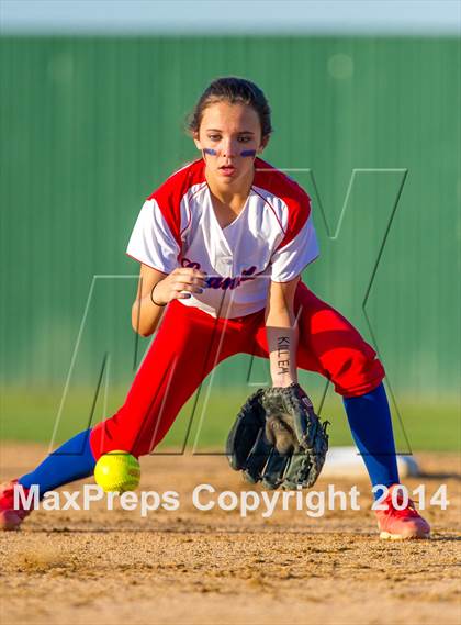 Thumbnail 2 in Medina Valley vs Leander (4A Regional Semifinal) photogallery.