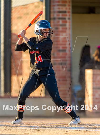Thumbnail 2 in Medina Valley vs Leander (4A Regional Semifinal) photogallery.