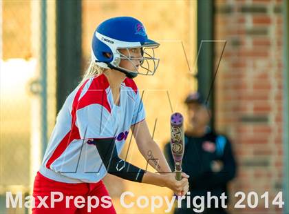 Thumbnail 2 in Medina Valley vs Leander (4A Regional Semifinal) photogallery.