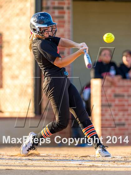 Thumbnail 3 in Medina Valley vs Leander (4A Regional Semifinal) photogallery.